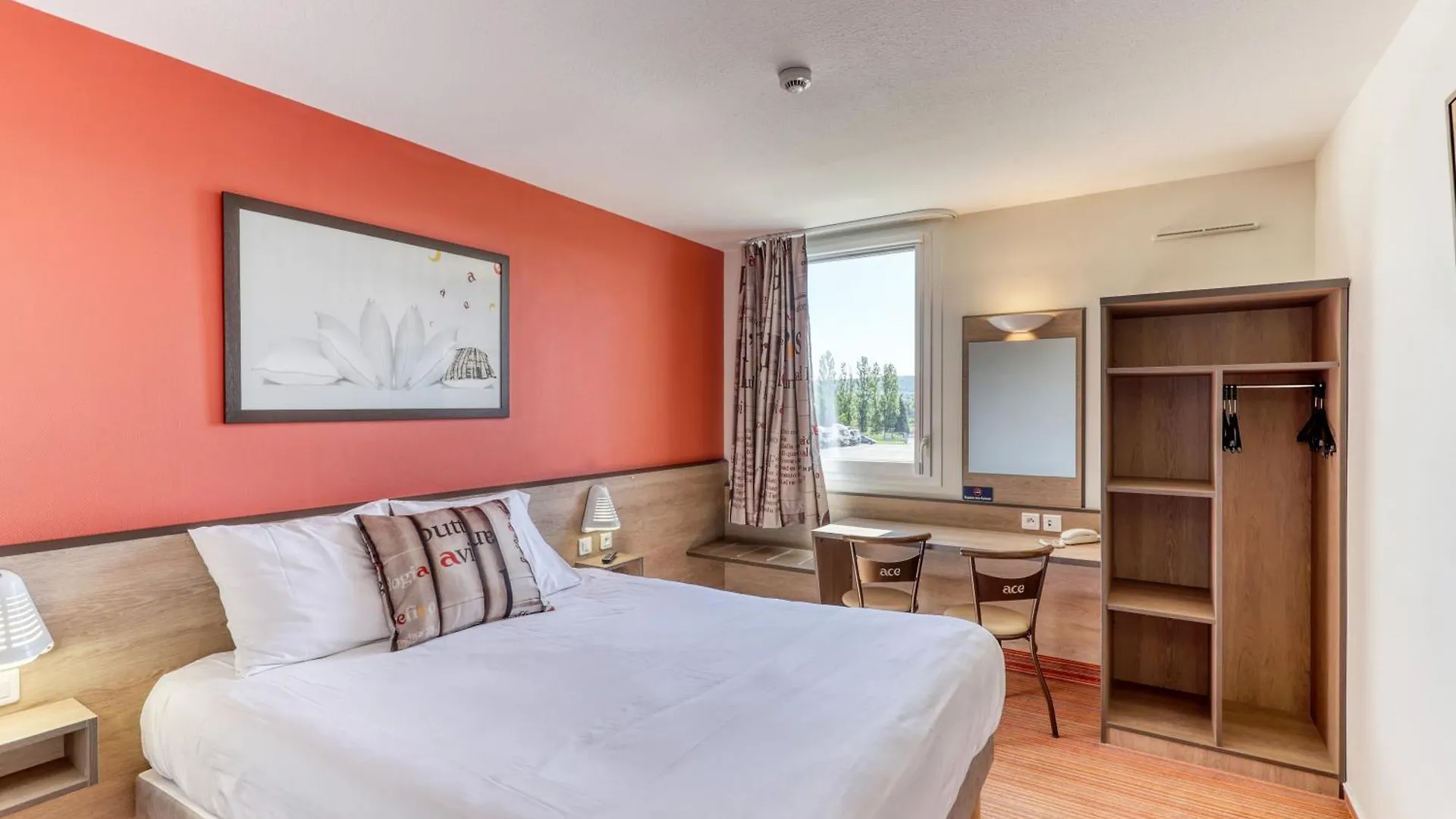 Saint-Victor-des-Oules Ace Hotel Montlucon צרפת