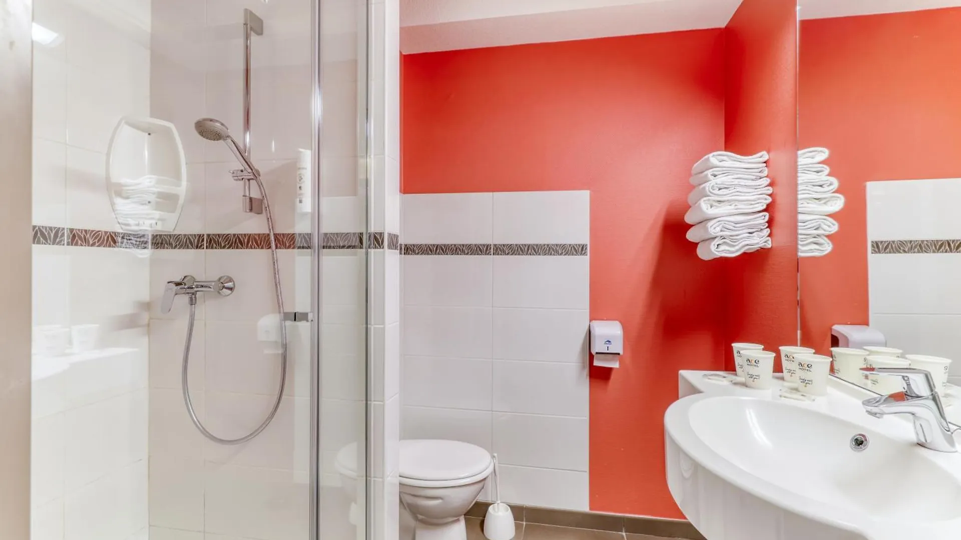 ***  Saint-Victor-des-Oules Ace Hotel Montlucon צרפת